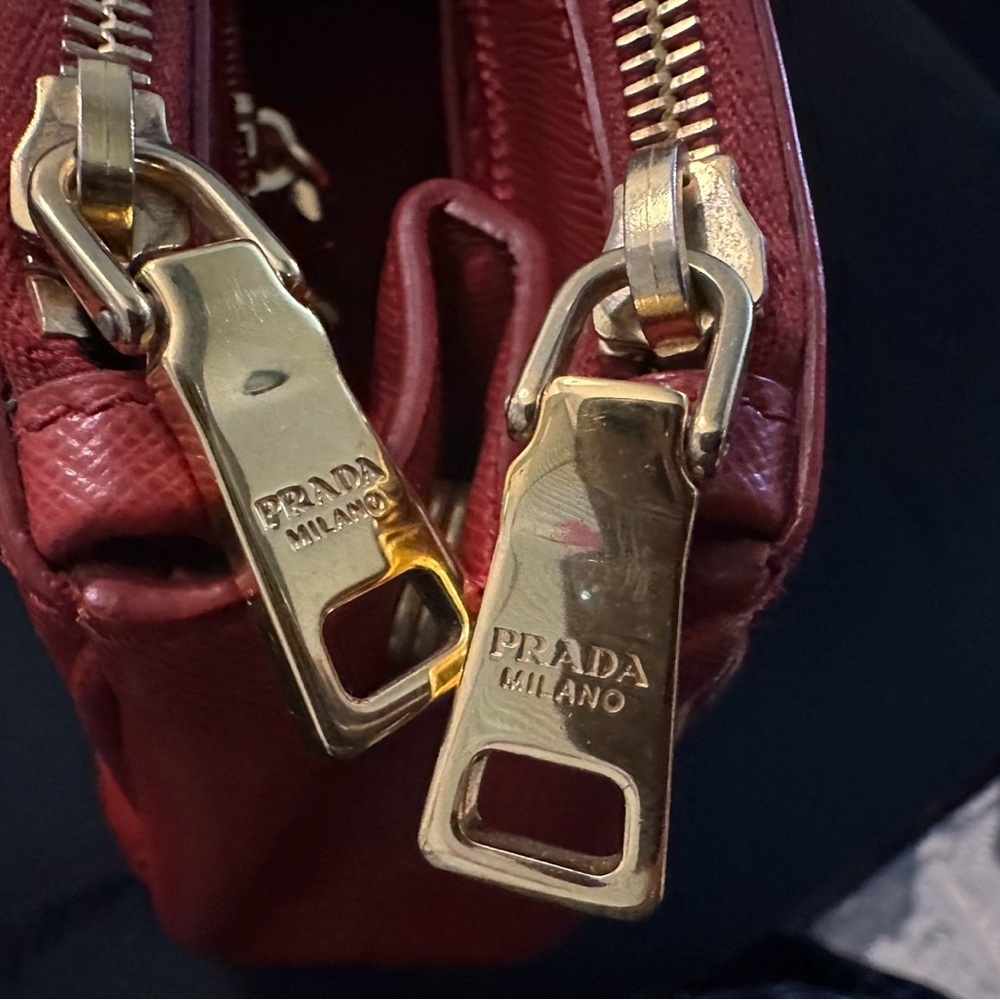 PRADA - Picture 7 of 7